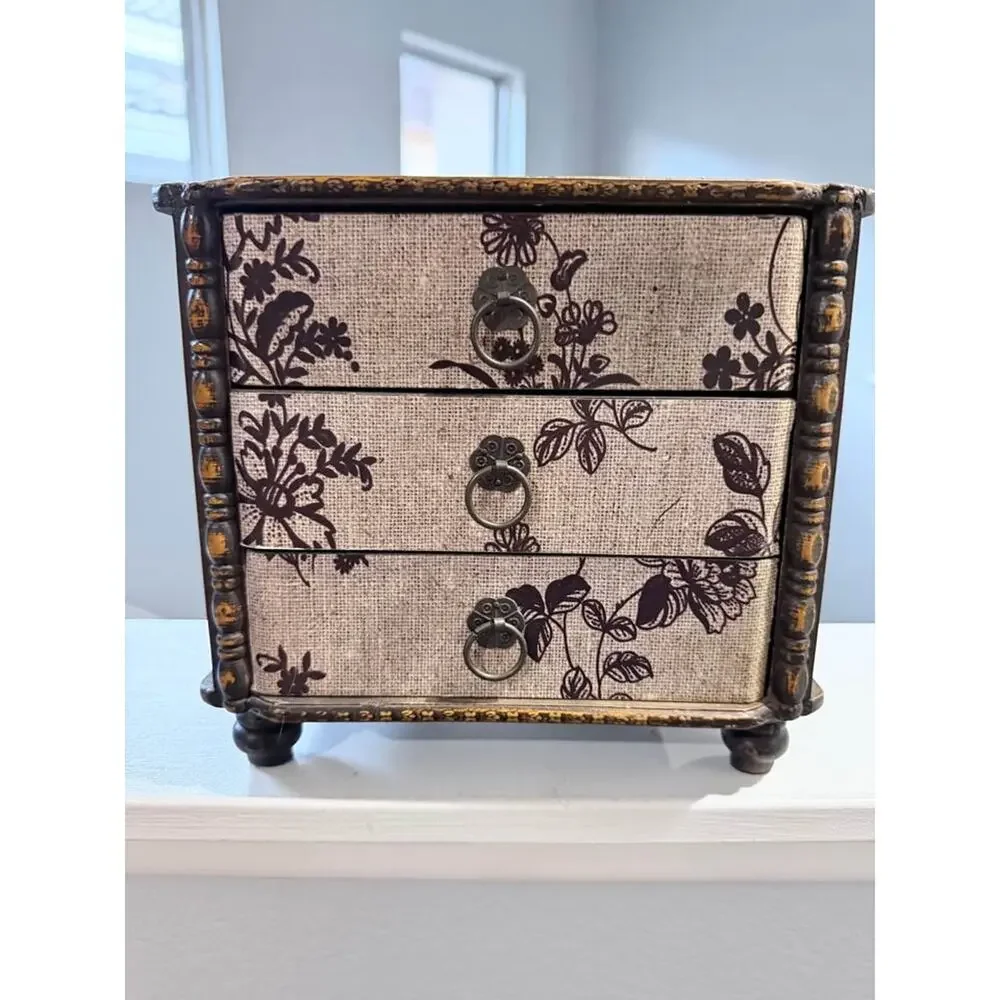 Jewelry box